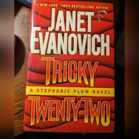 Bundle of Janet Evanovich Stephanie Plum Books - Picture 2 of 4